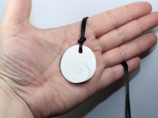 operculum with cord