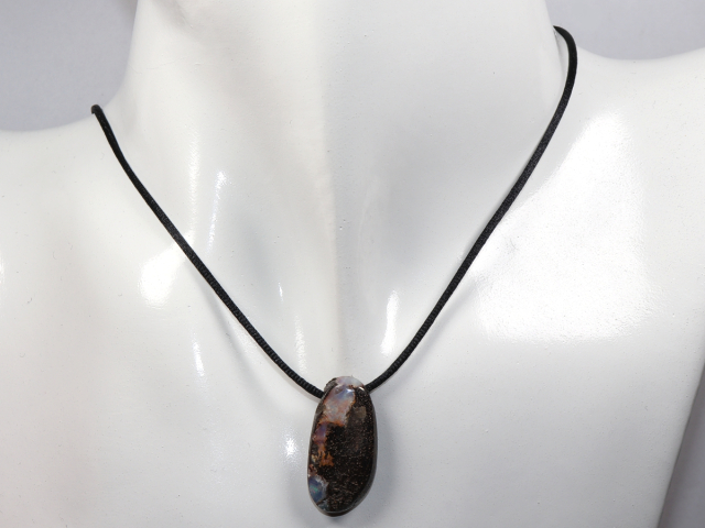 Preview: Boulder opal with cord
