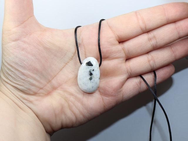 weißer Labradorit mit Band oder Silber 925