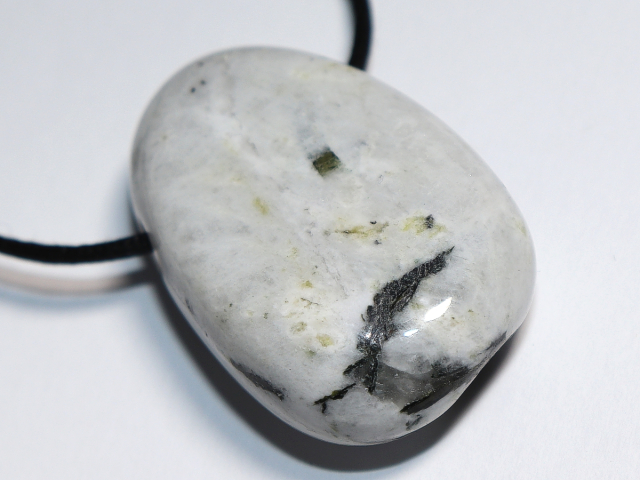 weißer Labradorit mit Band oder Silber 925