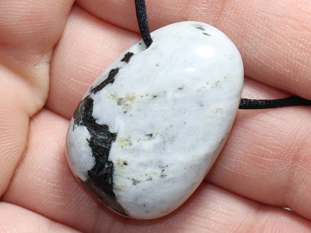 weißer Labradorit mit Band oder Silber 925