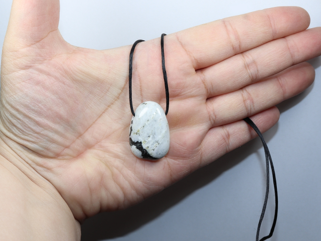weißer Labradorit mit Band oder Silber 925