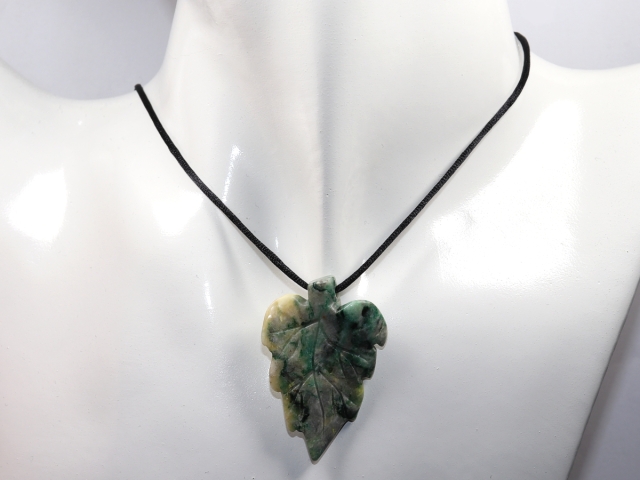 Mariposit-Dolomit mit Band oder Silber 925