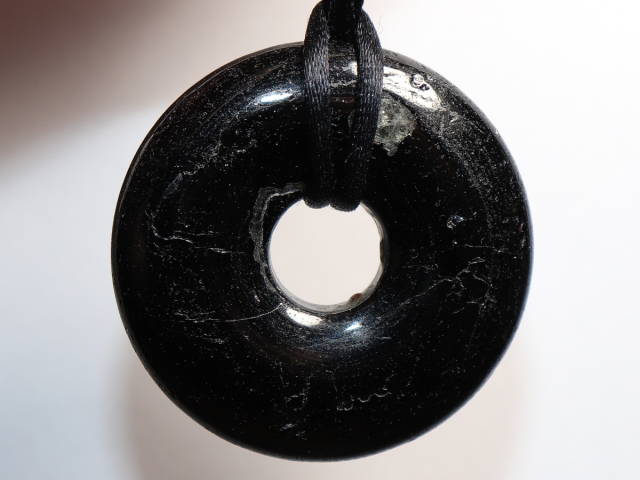 Preview: schwarzer Turmalin (Schörl) mit Band