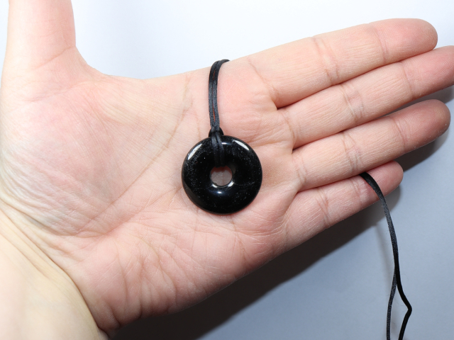 schwarzer Turmalin (Schörl) mit Band