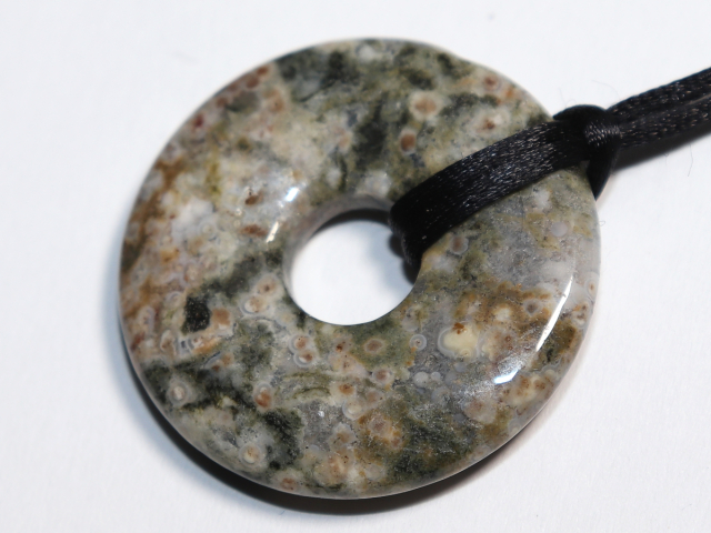 Ozeanjaspis mit Band