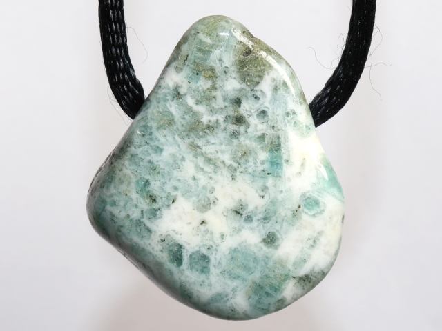 emerald in quartz with cord or silver 925