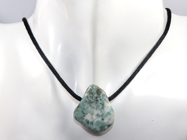 emerald in quartz with cord or silver 925