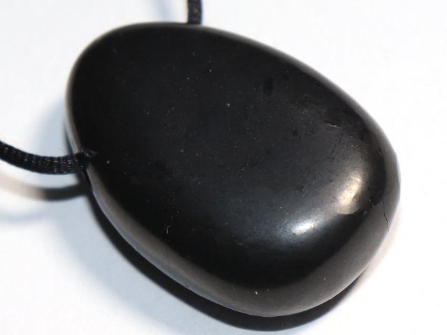 Shungit mit Band oder Silber 925