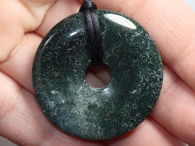 moss agate with cord