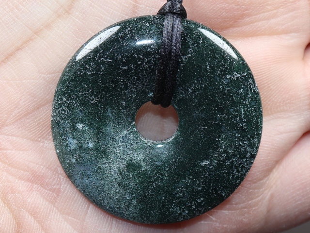 moss agate with cord