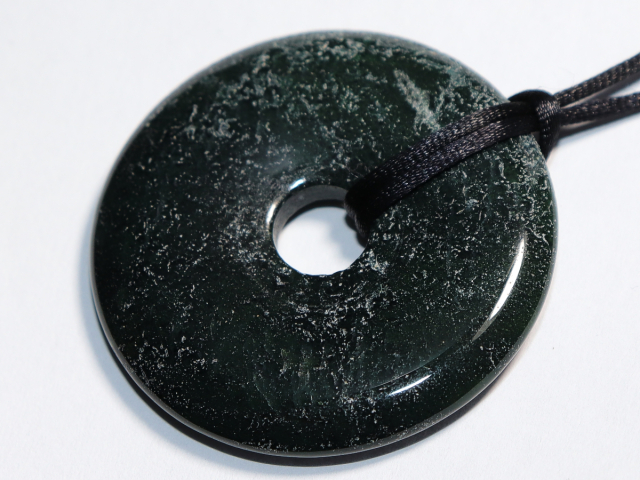 moss agate with cord