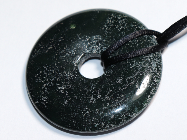 moss agate with cord