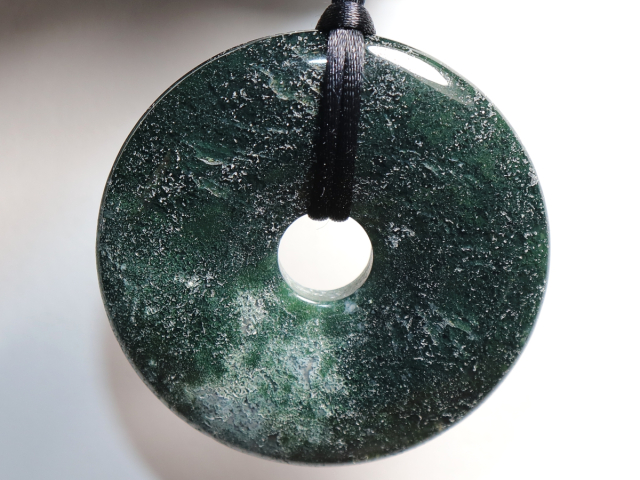 Preview: moss agate with cord