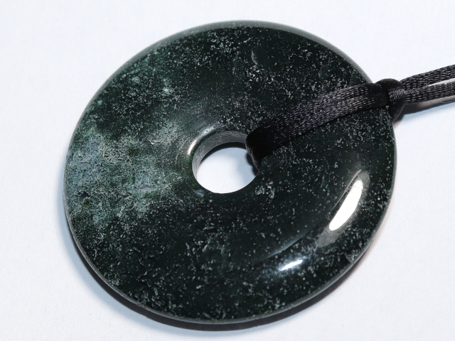 moss agate with cord