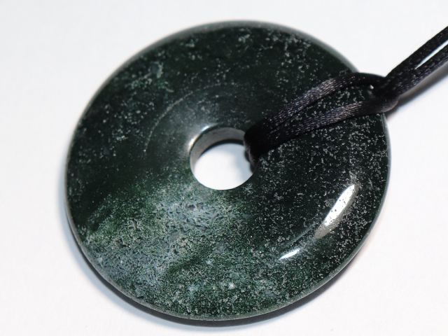 moss agate with cord