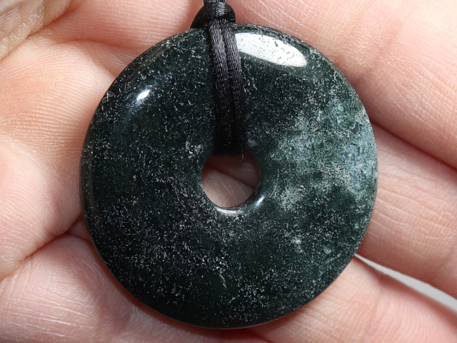 moss agate with cord