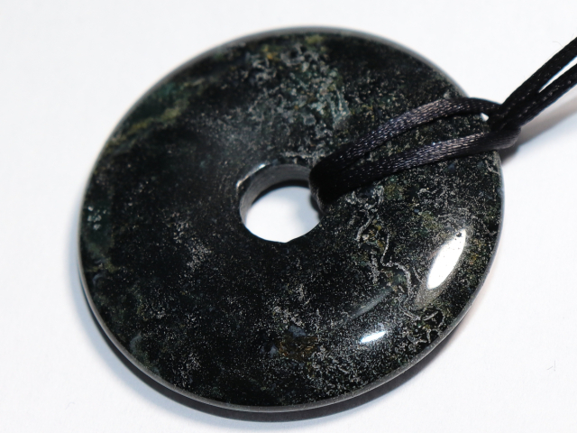 moss agate with cord