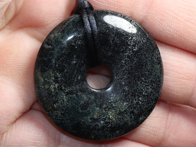 moss agate with cord