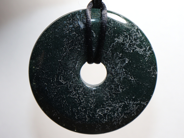 Preview: moss agate with cord
