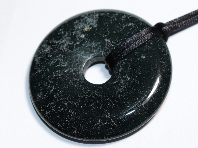 Preview: moss agate with cord