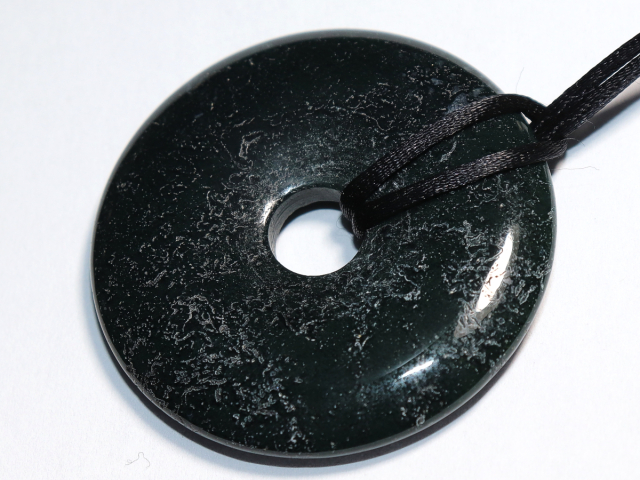 moss agate with cord