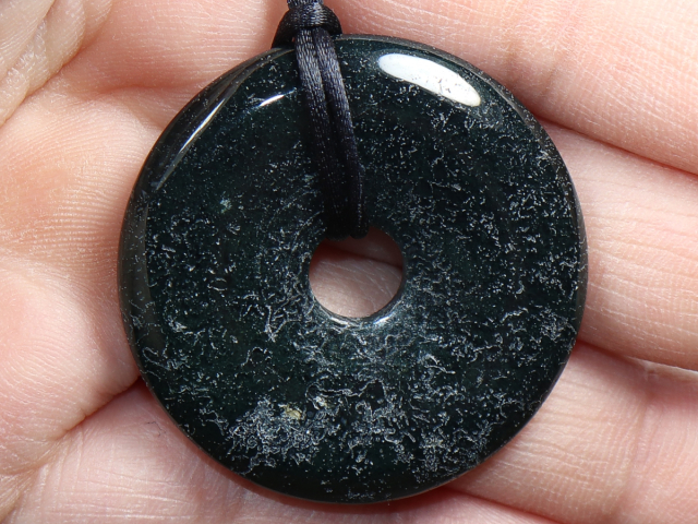 moss agate with cord