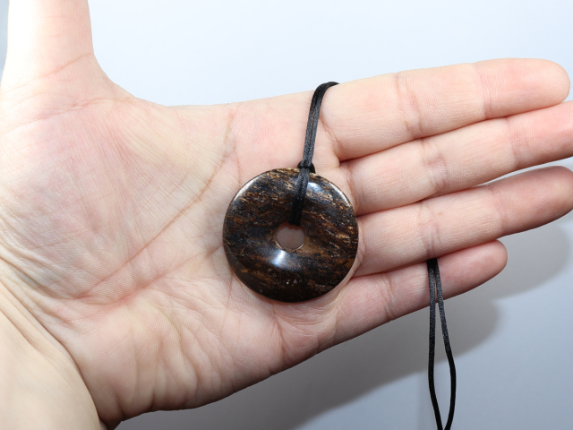 bronzite with cord
