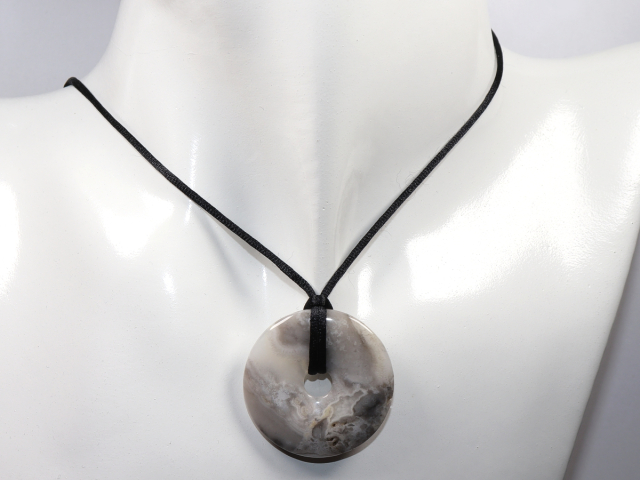 crazy lace agate with cord