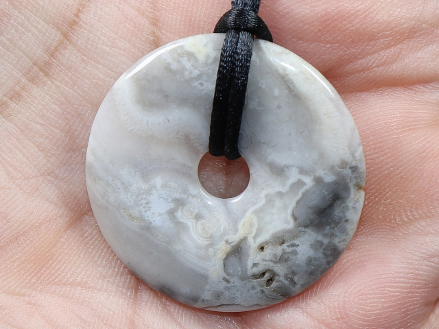 crazy lace agate with cord