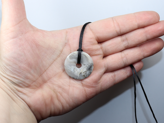 crazy lace agate with cord