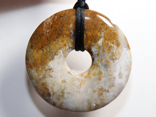 Ozeanjaspis mit Band