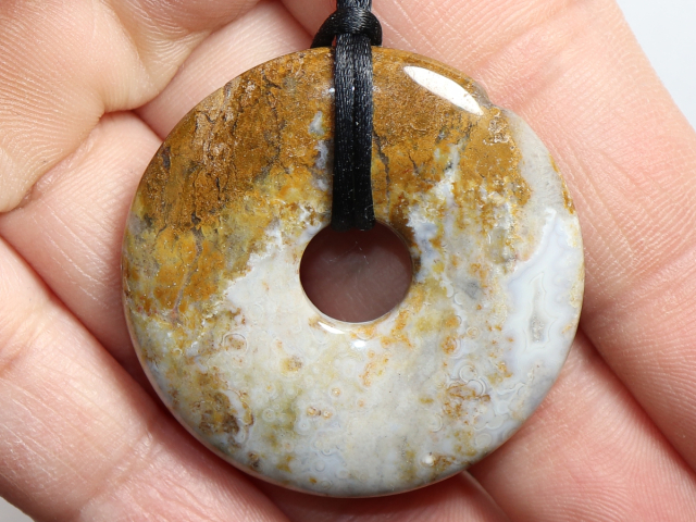 Ozeanjaspis mit Band