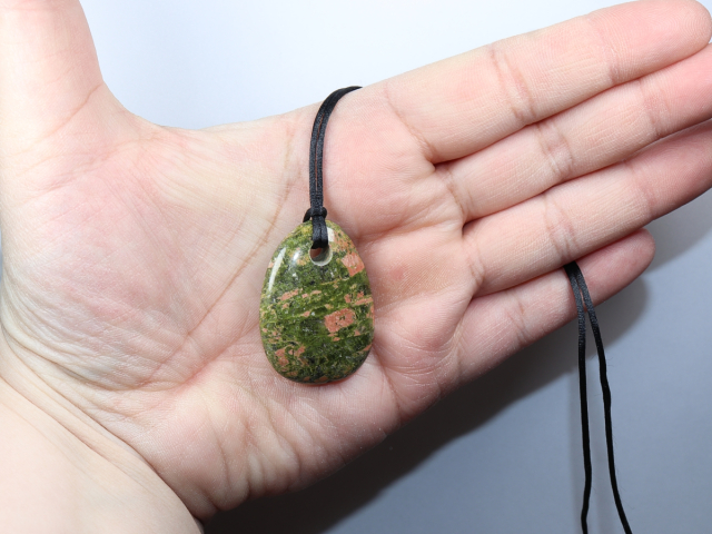 unakite with cord