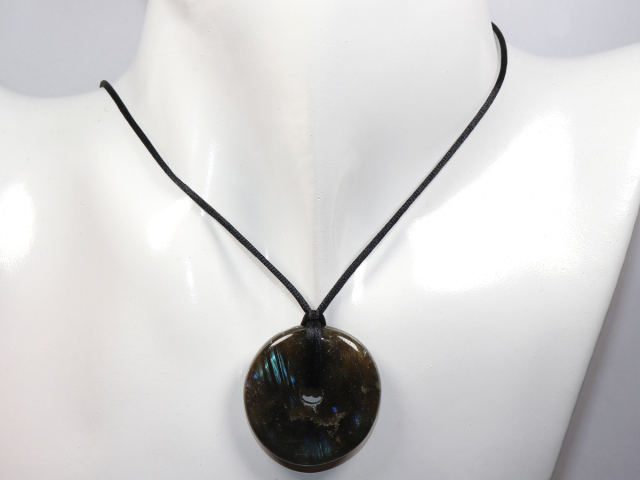 Preview: labradorite with cord
