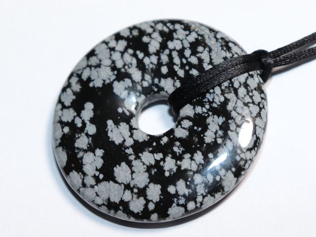 Schneeflockenobsidian mit Band