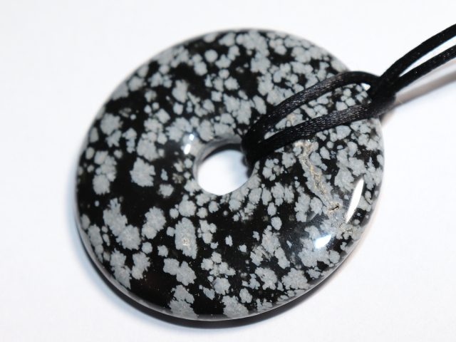 Schneeflockenobsidian mit Band