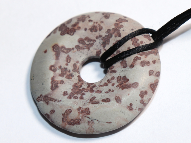 Porzellanit mit Band