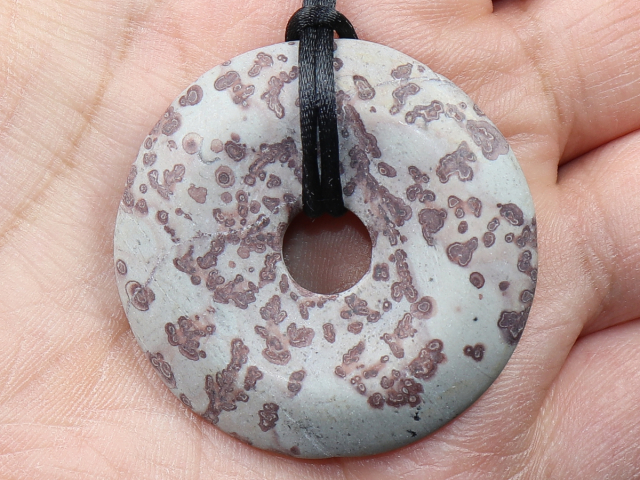 Porzellanit mit Band