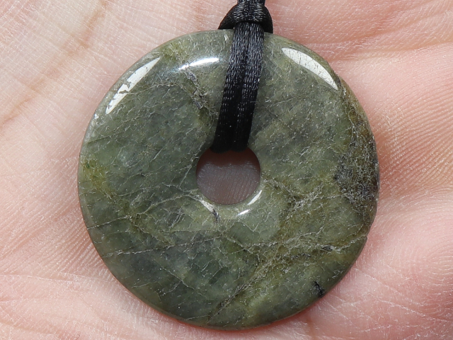 moss agate with cord