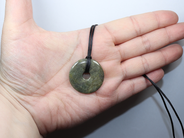 moss agate with cord