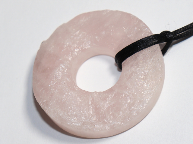 Rosenquarz mit Band