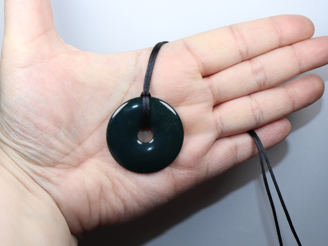 moss agate with cord