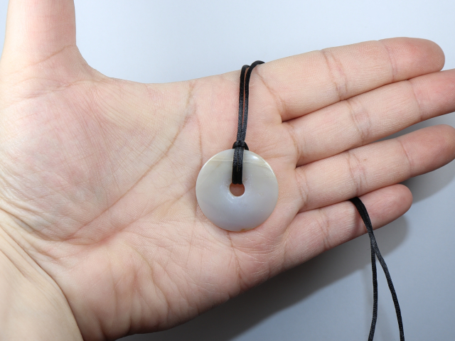 agate with cord