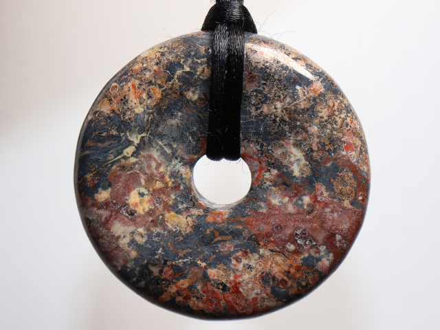 Breckzienjaspis mit Band