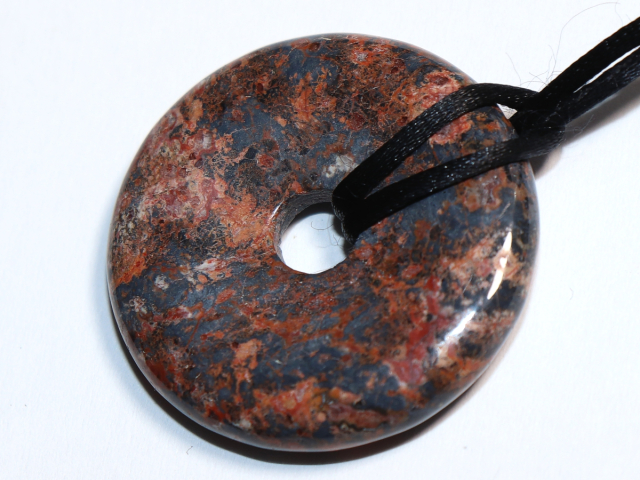 Breckzienjaspis mit Band