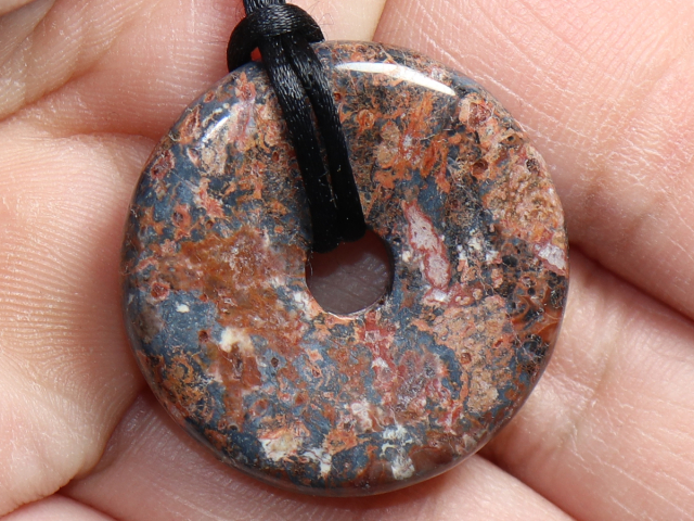 Breckzienjaspis mit Band