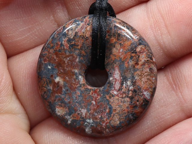 Breckzienjaspis mit Band