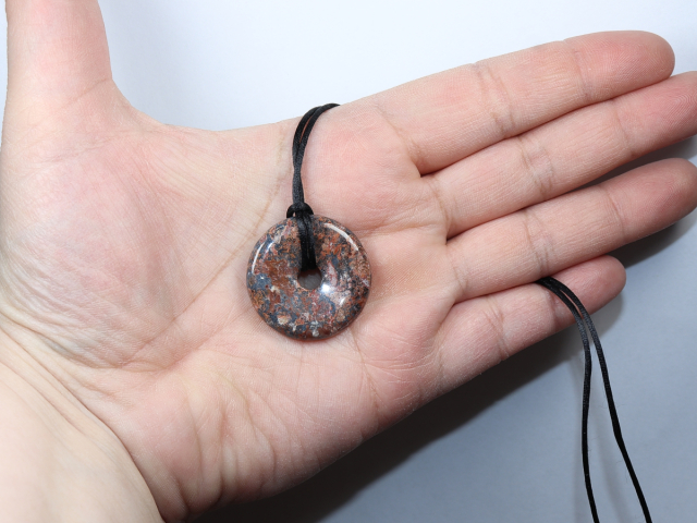 Breckzienjaspis mit Band