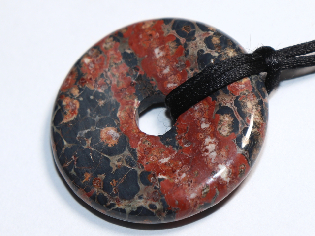 Breckzienjaspis mit Band